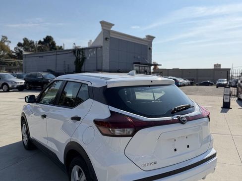 Used 2022 Nissan Kicks S image 12