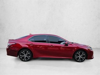 Used 2020 Toyota Camry SE FWD video 4
