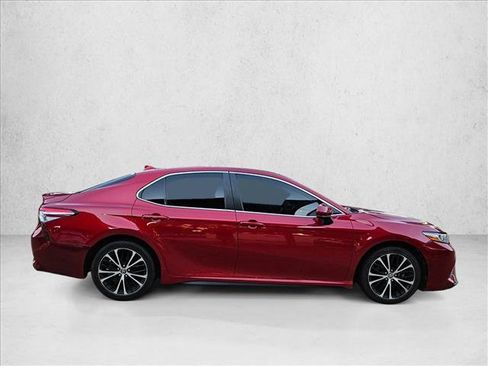 Used 2020 Toyota Camry SE FWD image 4