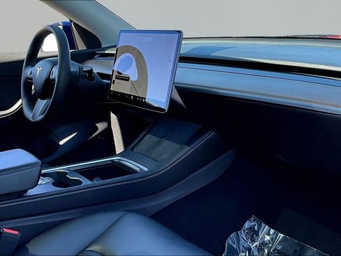 Used 2022 Tesla Model Y Performance image 27