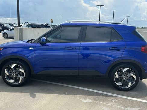 Used 2023 Hyundai Venue SEL FWD image 10