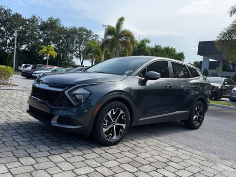 Used 2023 Kia Sportage EX FWD image 3