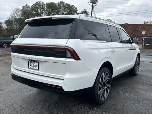 New 2026 Lincoln Navigator Reserve image 7