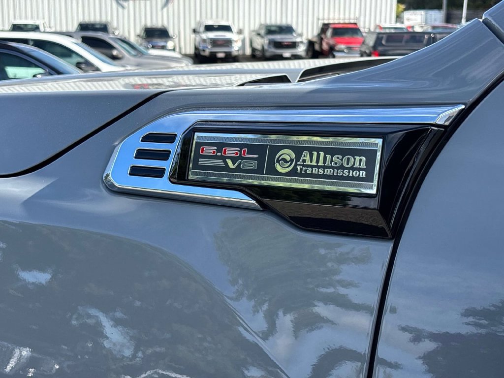 Used 2024 GMC Sierra 2500 SLT w/ SLT Premium Package AWD/4WD image 11