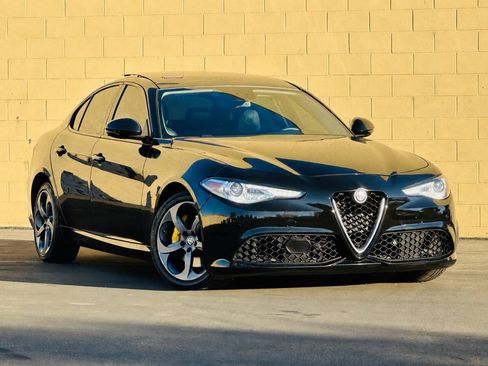Used 2017 Alfa Romeo Giulia AWD image 1
