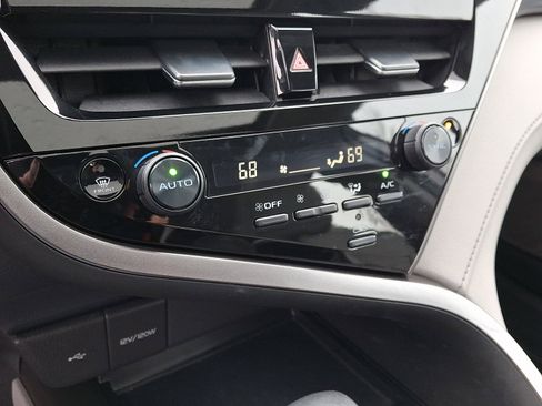 Used 2023 Toyota Camry SE w/ Cold Weather Package image 16