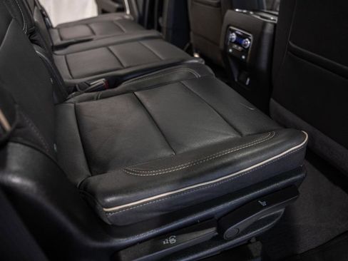Used 2023 GMC Yukon SLT image 38