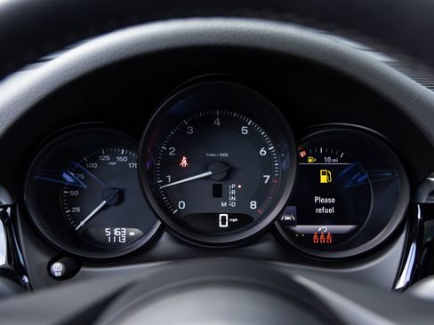 Certified 2025 Porsche Macan AWD/4WD image 13