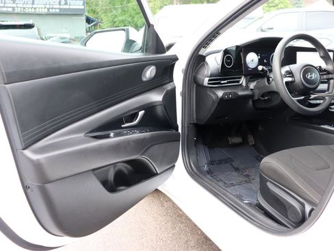 Used 2024 Hyundai Elantra SEL FWD image 10