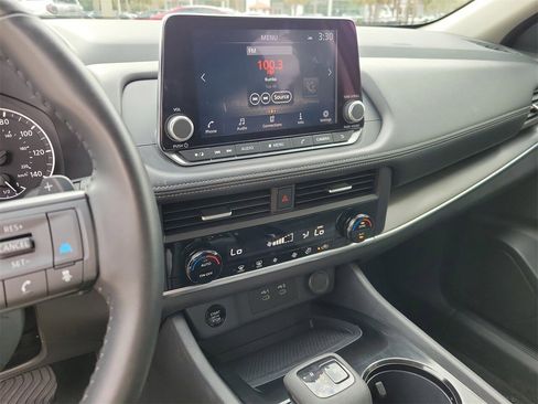 Used 2025 Nissan Rogue SV image 23