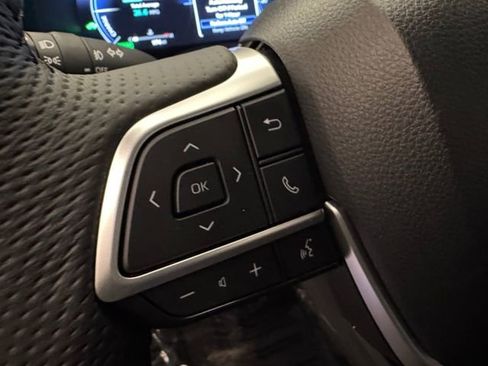 Used 2025 Toyota Sienna Limited image 7