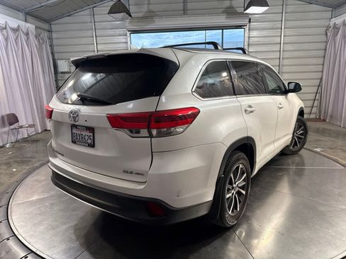 Used 2017 Toyota Highlander XLE AWD/4WD image 4
