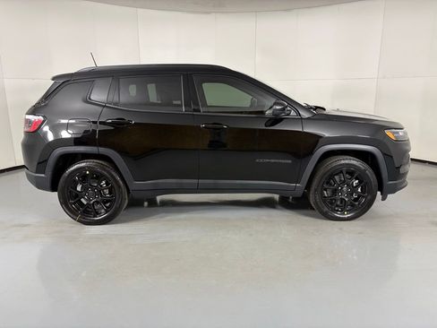 New 2026 Jeep Compass Latitude w/ Sun and Sound Group AWD/4WD image 9