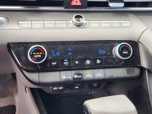 Certified 2024 Hyundai Elantra SEL FWD image 20