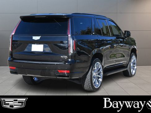 Used 2024 Cadillac Escalade Premium Luxury image 5