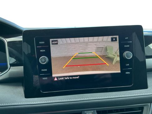 New 2025 Volkswagen Taos SE image 17