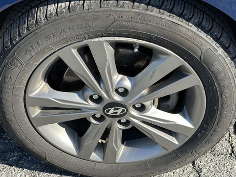 Used 2017 Hyundai Elantra SE image 10