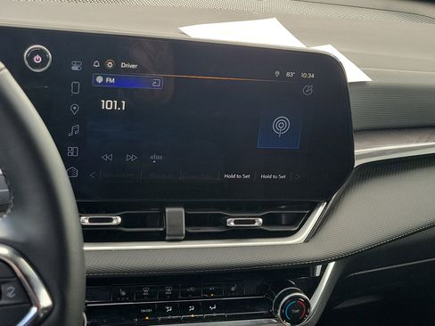 Used 2025 Chevrolet Equinox LT image 24