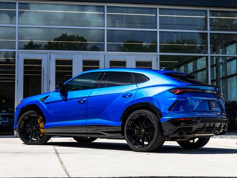 Used 2022 Lamborghini Urus image 17