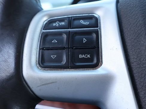 Used 2015 Chrysler Town & Country Touring-L image 24