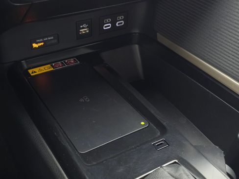 Used 2025 Toyota Camry SE FWD image 39