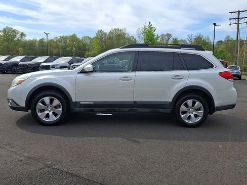 Used 2010 Subaru Outback 3.6R Limited AWD/4WD image 4