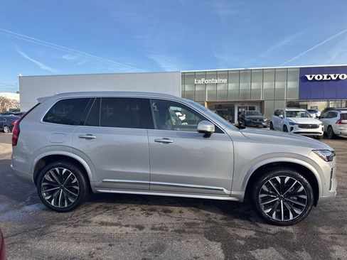 Used 2025 Volvo XC90 B6 Plus image 3