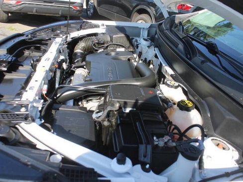 Used 2023 GMC Terrain SLE w/ Driver Convenience Package image 15