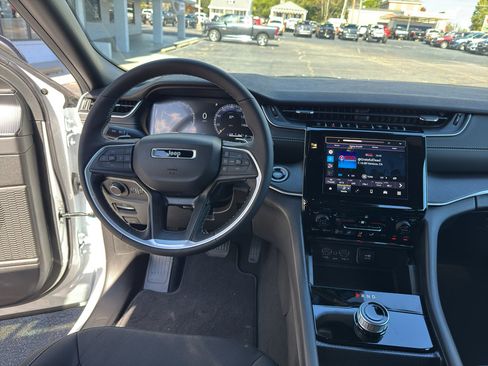 New 2025 Jeep Grand Cherokee Laredo image 12