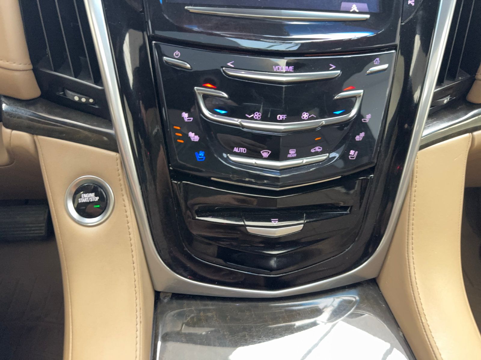 Used 2019 Cadillac Escalade Platinum AWD/4WD image 29