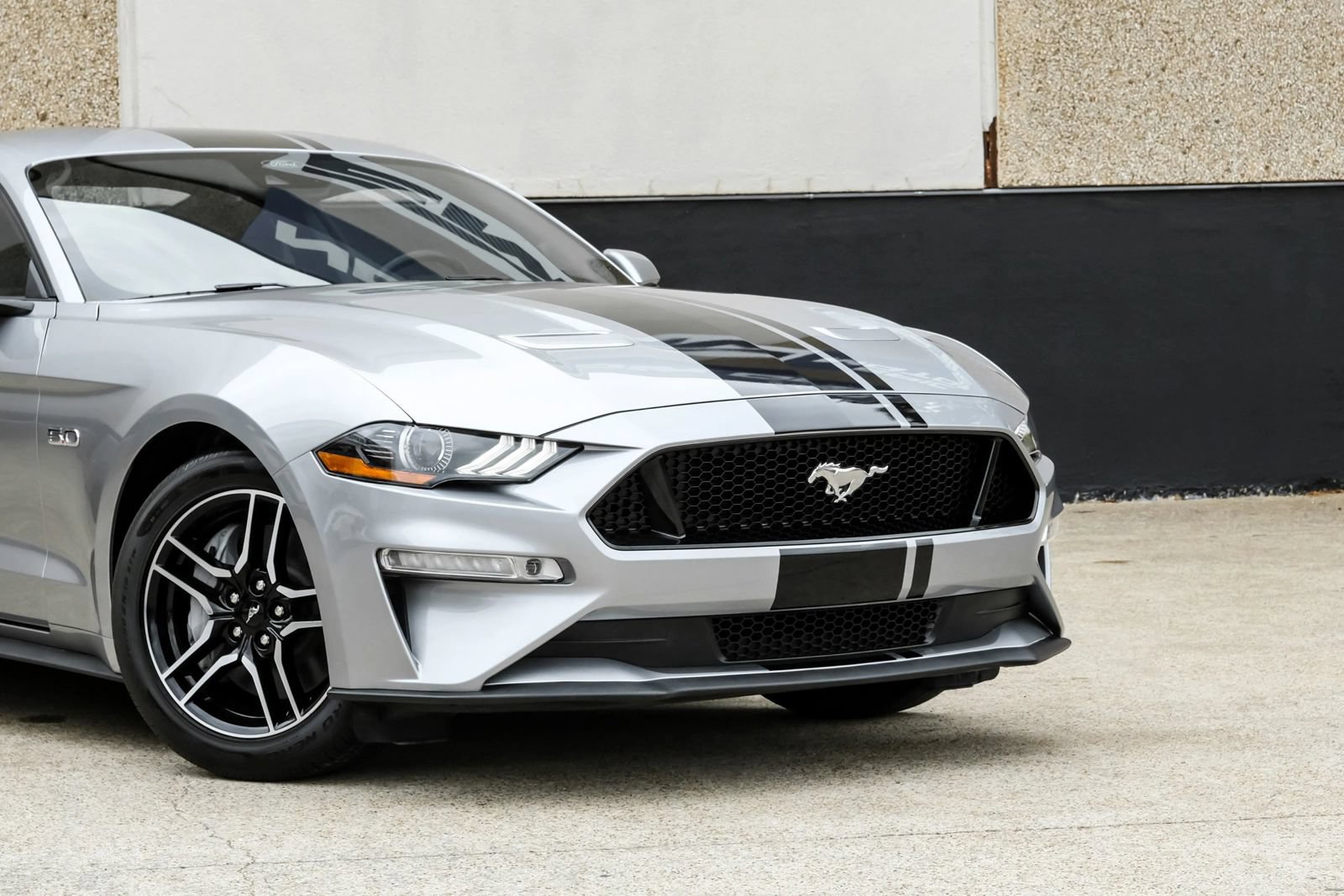 Used 2022 Ford Mustang GT RWD image 9