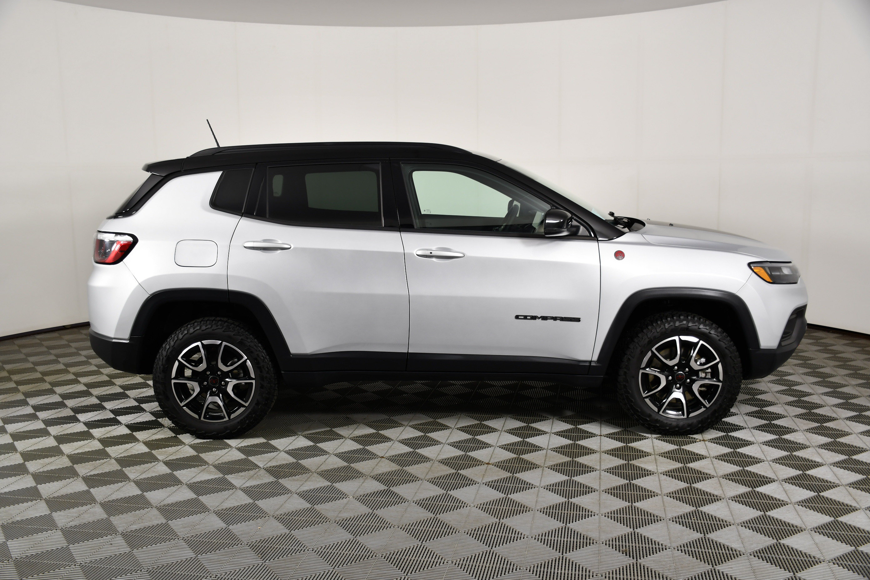 Used 2026 Jeep Compass Trailhawk AWD/4WD image 5