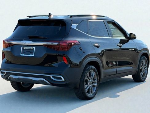 Used 2023 Kia Seltos S w/ Navigation Package image 3