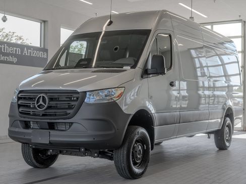Used 2025 Mercedes-Benz Sprinter 2500 image 25