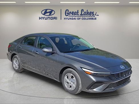 New 2026 Hyundai Elantra SE FWD image 3