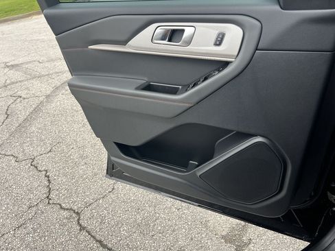 New 2026 Ford Explorer Active RWD image 12