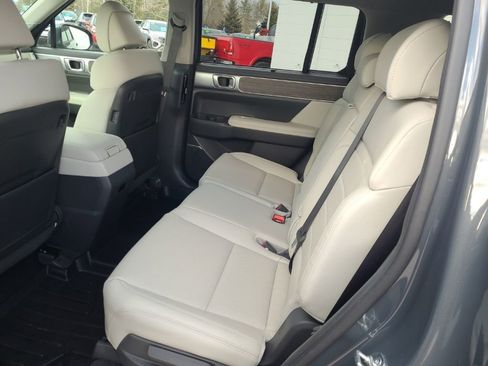 Used 2024 Hyundai Santa Fe Limited image 15