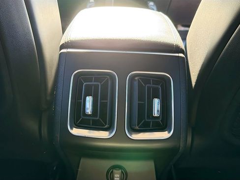 Used 2024 Kia Sorento S image 23