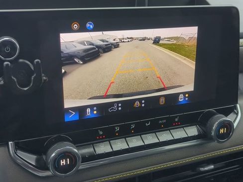 Used 2024 Chevrolet Colorado ZR2 w/ Technology Package image 19