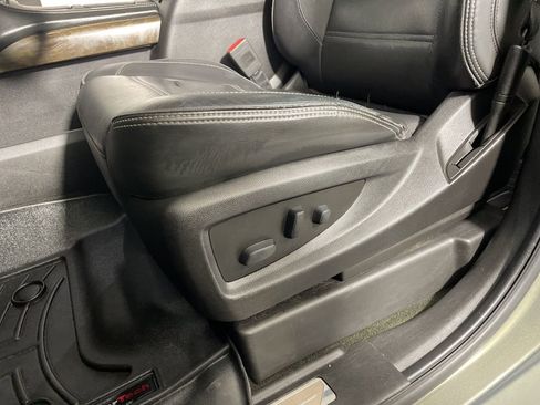 Used 2018 GMC Yukon Denali w/ Open Road Package AWD/4WD image 11