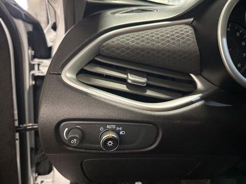 Used 2024 Chevrolet Malibu LT image 18