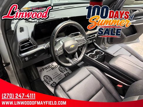 Used 2026 Chevrolet Traverse LT FWD image 19