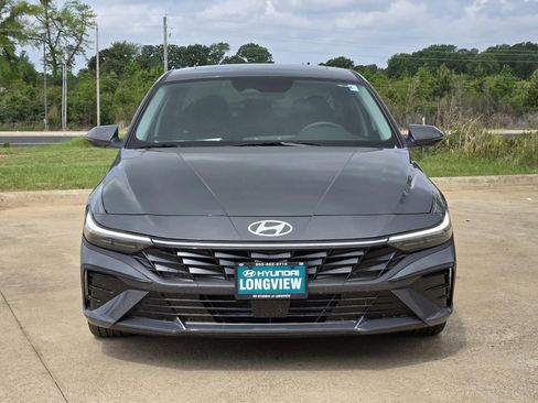 New 2026 Hyundai Elantra Limited FWD image 2