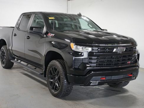 Used 2024 Chevrolet Silverado 1500 LT Trail Boss w/ Convenience Package II AWD/4WD image 3