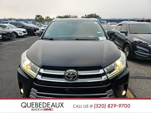 Used 2017 Toyota Highlander Limited image 2