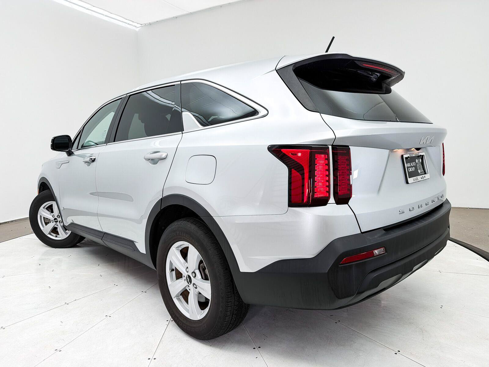 Used 2022 Kia Sorento LX FWD image 7