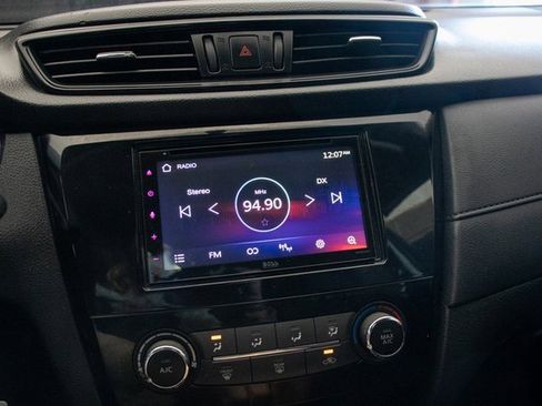 Used 2017 Nissan Rogue S image 34