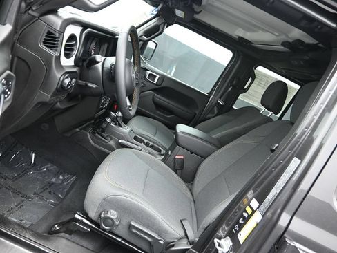 Used 2025 Jeep Gladiator Sport AWD/4WD image 11