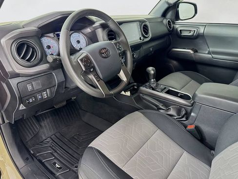 Used 2020 Toyota Tacoma TRD Off-Road AWD/4WD image 10