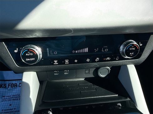 New 2026 Mitsubishi Outlander SE image 16